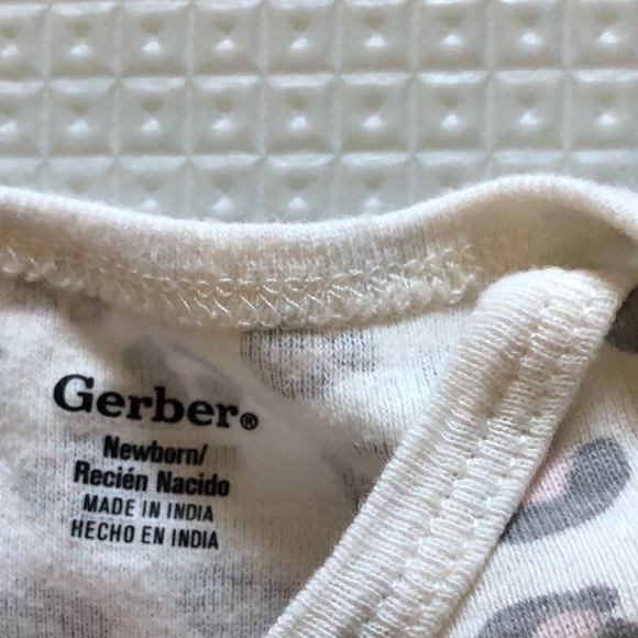 Gerber|Baby girl bundle lot,short sleeve bodysuits•Leopard & Cutie lettering•• - Picture 4 of 4